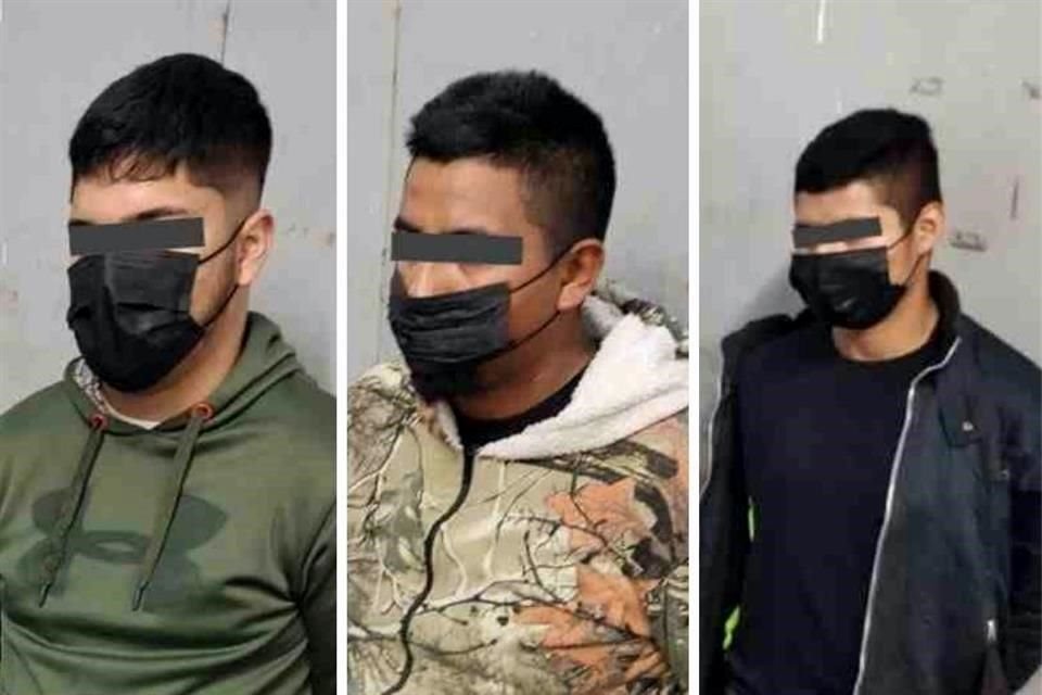 Los detenidos fueron identificados como Isaac, de 23 años, quien dijo ser empleado de la tienda; Juan, de 21; Ángel, de 26, y Ángel, de 16.