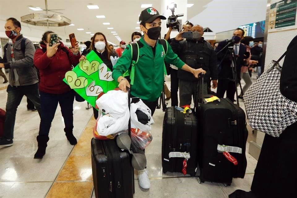 Donovan Carrillo regresó a México tras su participación en Juegos Olímpicos de Beijing 2022.