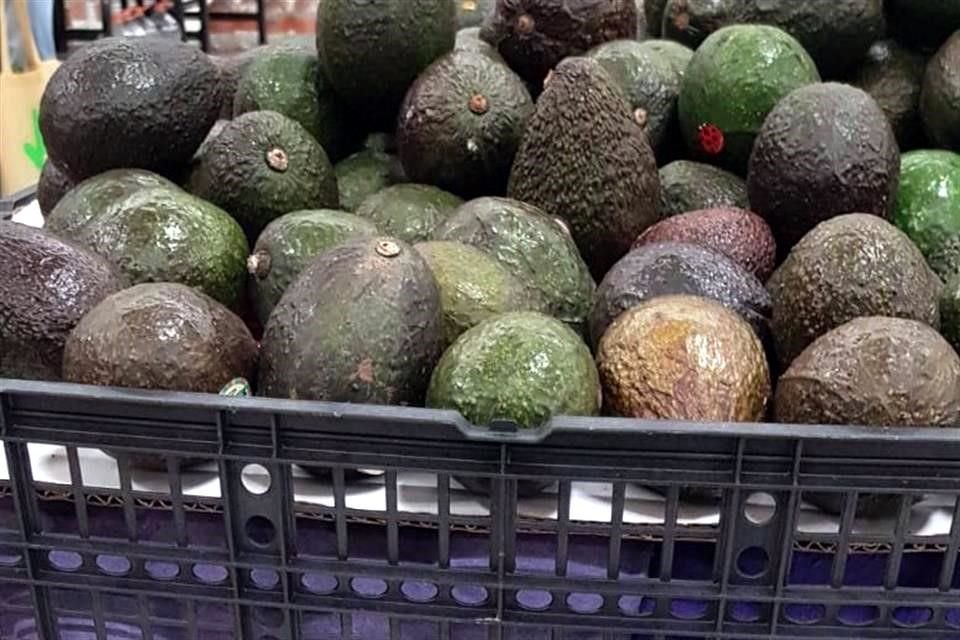 Productores estadounidenses estiman que el precio del aguacate se dispare aún más si no se reinician las importaciones desde México.