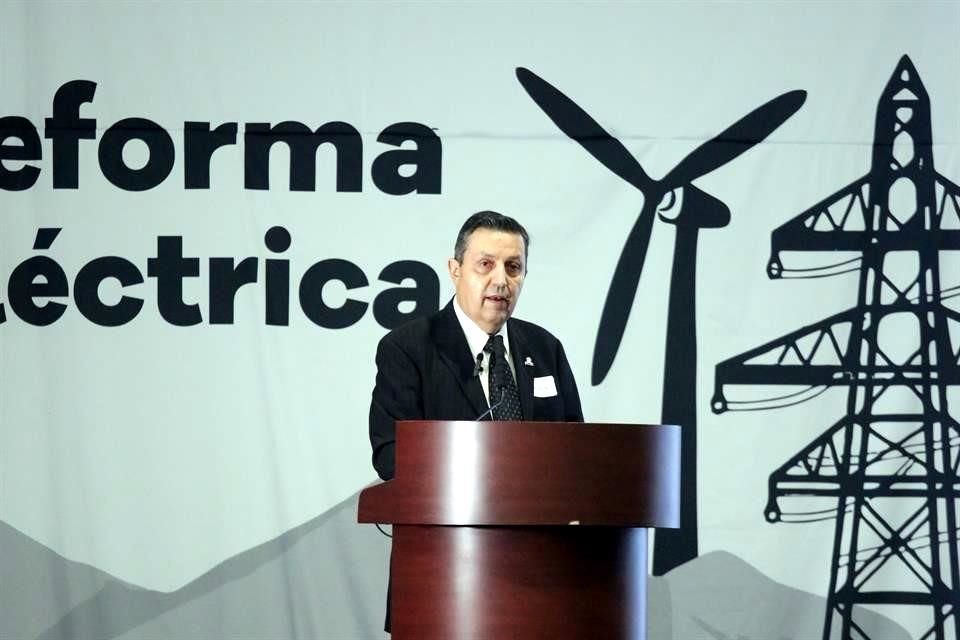 Régulo Salinas, presidente de la Comisión de Energía de Caintra y de la Concamin, afirmó en que la iniciativa destruiría al mercado eléctrico mexicano.