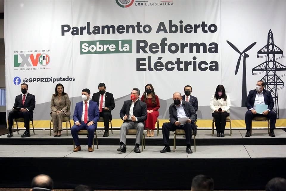 El denominado Parlamento Abierto priista sobre la reforma eléctrica reunió ayer a tricolores y empresarios en Cintermex.