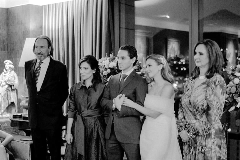 CON SUS PAPÁS. Michel Domit, Rosy Sayeg, y Verónica Sada Pérez