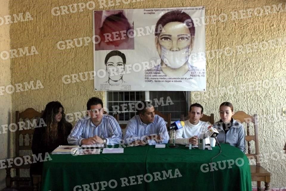 Los padres de Chavita y autoridades organizaron conferencias de prensa tras el hurto del menor hace 16 años.