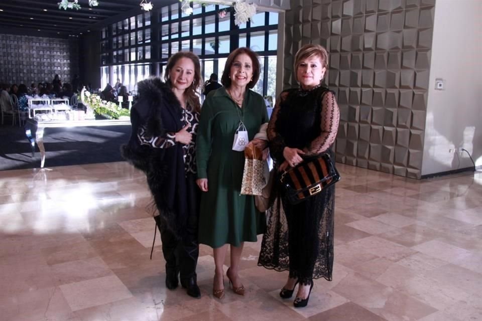 Susana Cázares, Paty Astorga de Jiménez y Ana Élida Canales de Pico