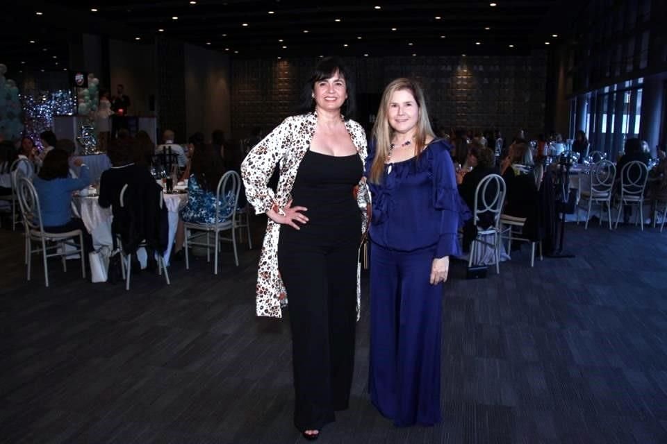 Verónica Cavazos y Rosy Moreno de Leal