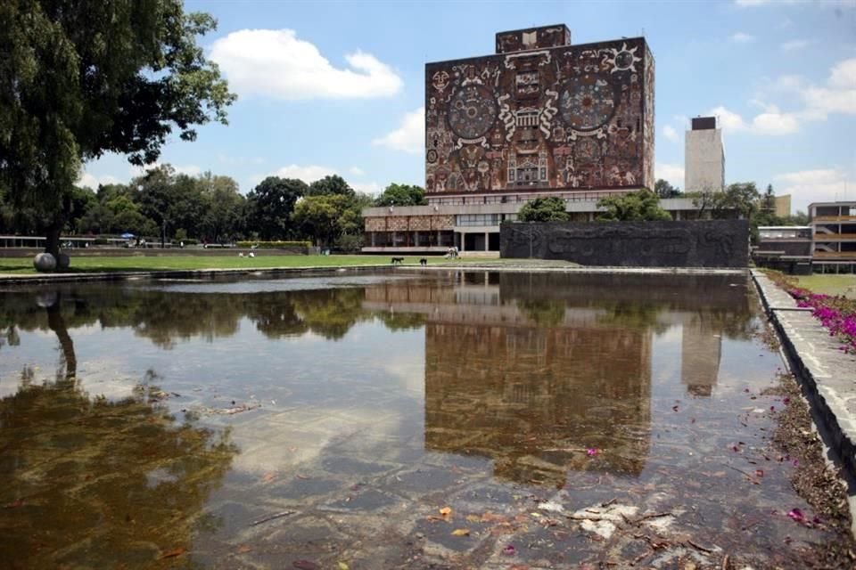 Expertos de la UNAM expusieron que el sistema adoptado en el Campus universitario redujo las filtraciones de 50 a 25 por ciento mediante la sectorización, es decir el aislar las tuberías de distribución por zonas para ubicar las fugas.