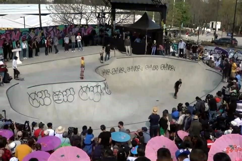 Al visitar el segundo skatepark en funciones en Chapultepec, la Jefa de Gobierno dio a conocer que el artista plástico tiene Covid, pero está bien.