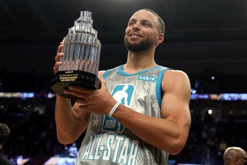Aunque fue abucheado, Stephen Curry ganó el Premio Kobe Bryant MVP.