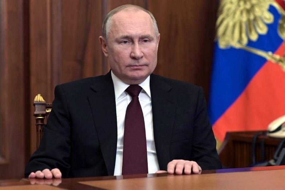 Vladimir Putin reconoció ayer la independencia de los separatistas ucranianos y les prometió su ayuda.