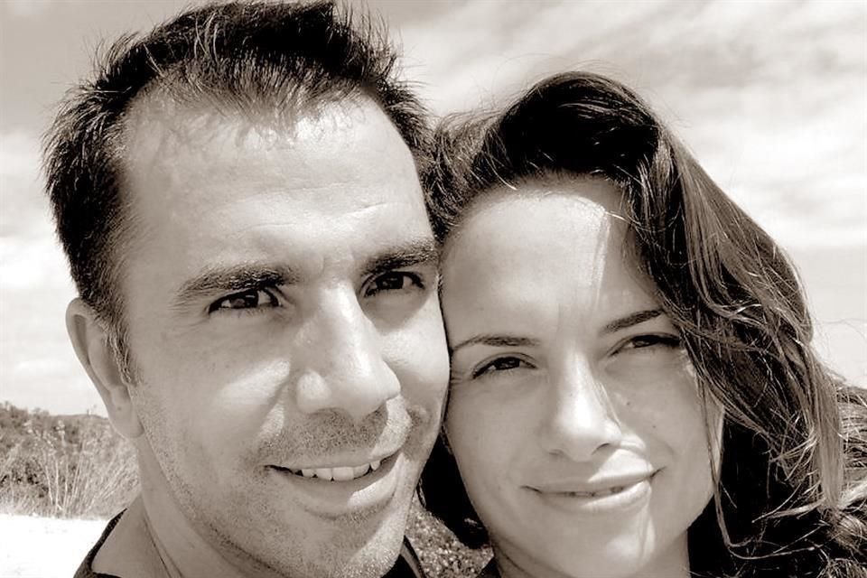 Junto a su esposo Patrick Calderón