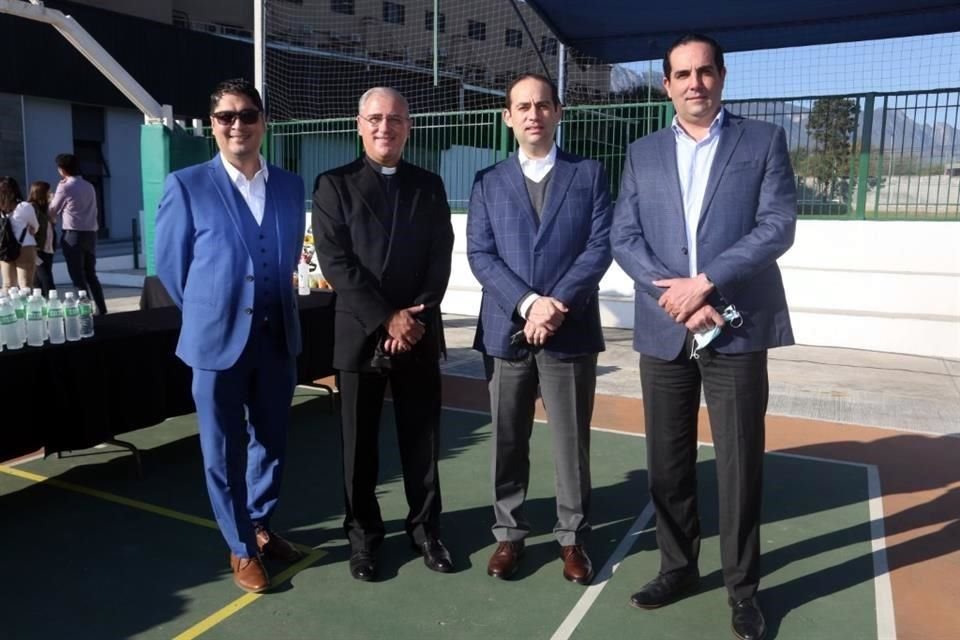 Luis Garza, Padre Guillermo Meade L.C., Gerardo Garza y Luis Gabriel Orozco