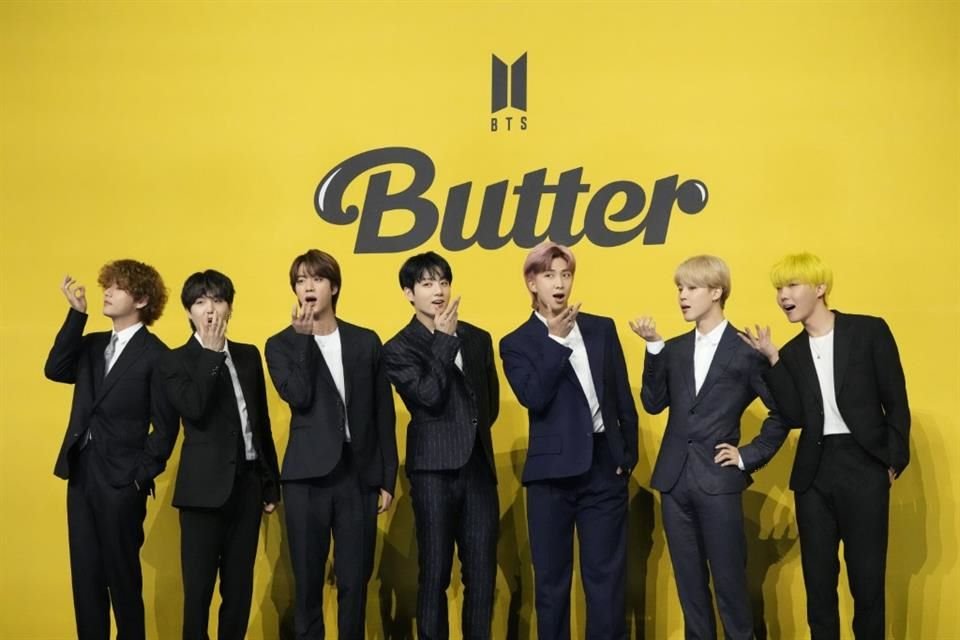 BTS fue galardonado a Artista Global del Año 2021 y se convierte en el primer grupo en ganar dos veces consecutivas.