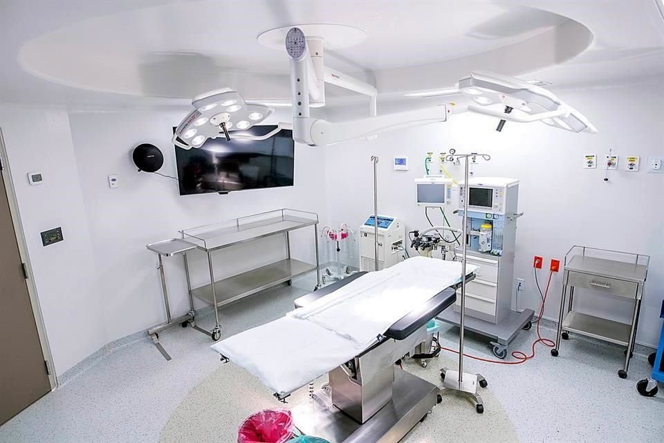 Instalaciones de salud equipadas con lo último en tecnología médica.