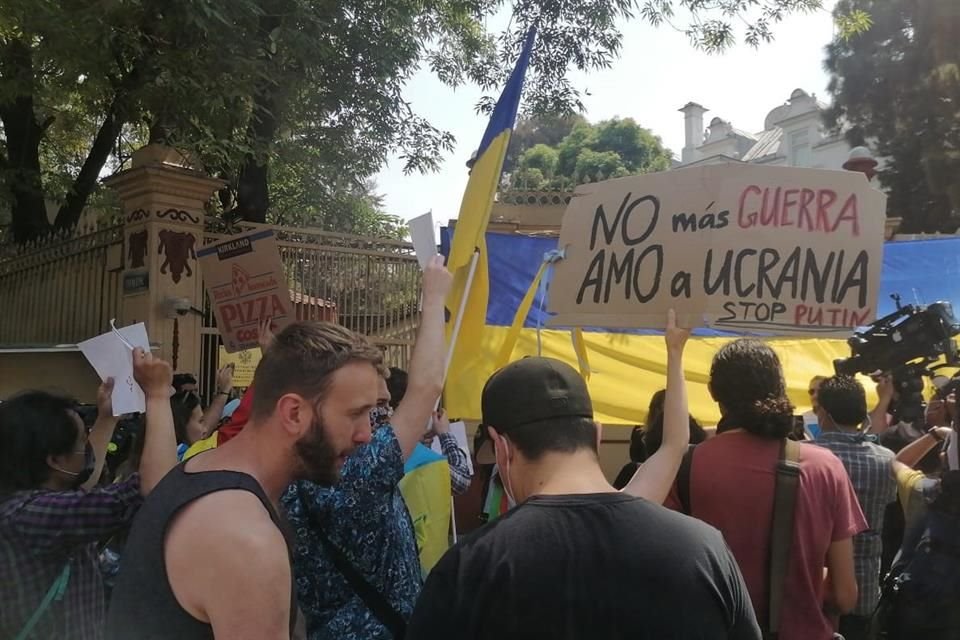 Protesta frente a Embajada de Rusia en México.