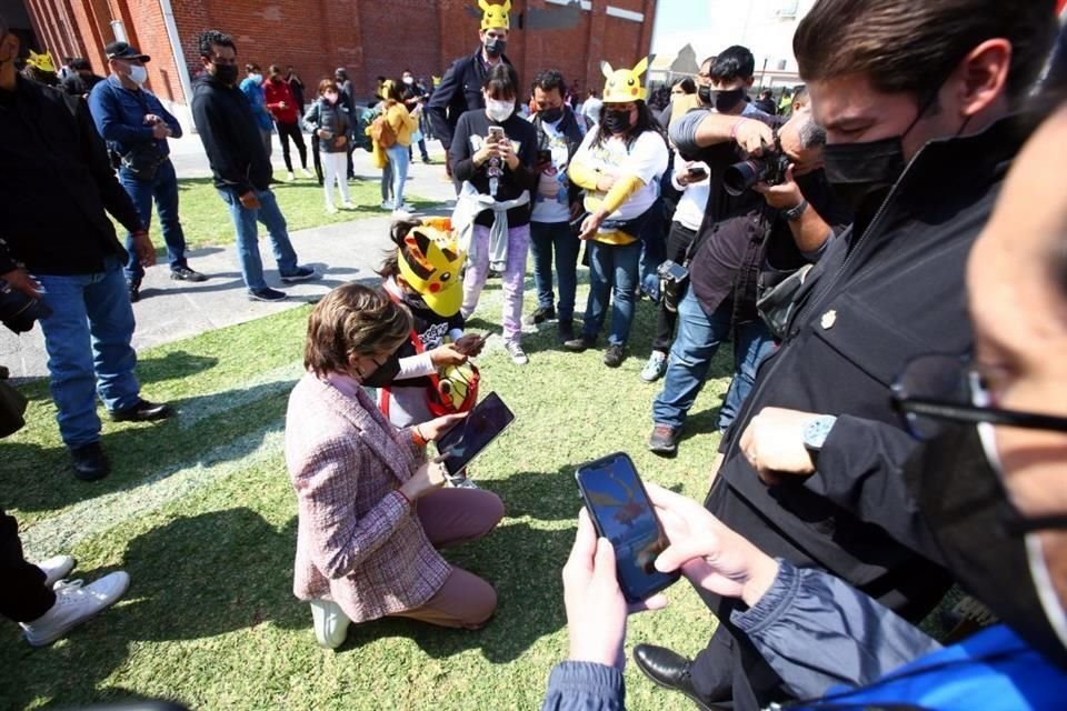 El Gobernador Samuel García acompañado de su esposa Mariana Rodríguez visitaron el Parque Fundidora para participar en el evento Pokemon Go Tour.