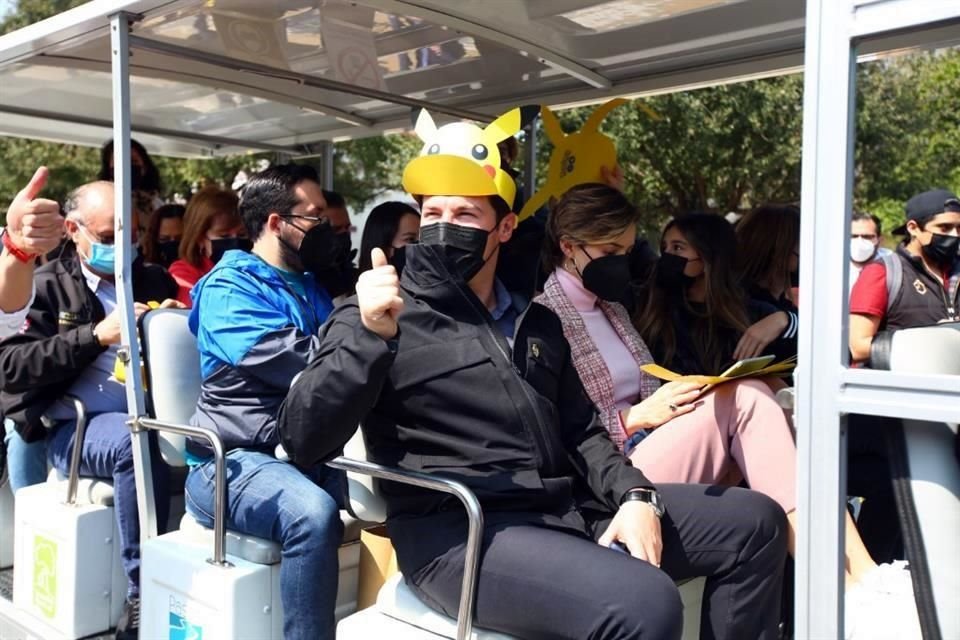 El Gobernador Samuel García acompañado de su esposa Mariana Rodríguez visitaron el Parque Fundidora para participar en el evento Pokemon Go Tour.
