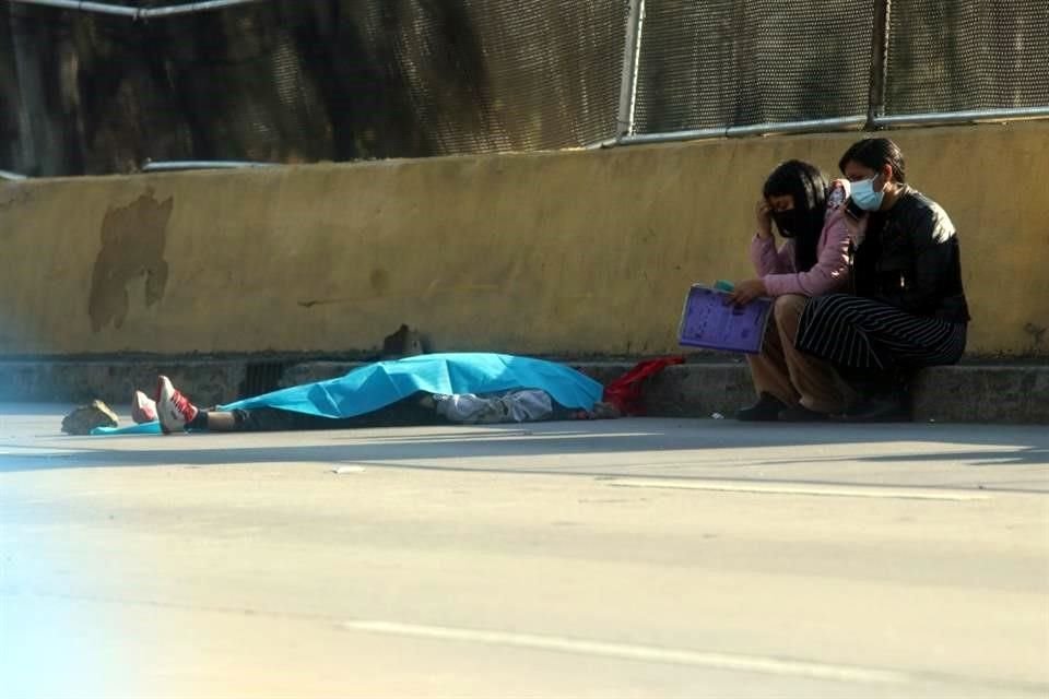Por la mañana, un joven murió tras sufrir un accidente en motocicleta en  Río Churubusco y  Calle Albert, en Iztapalapa.