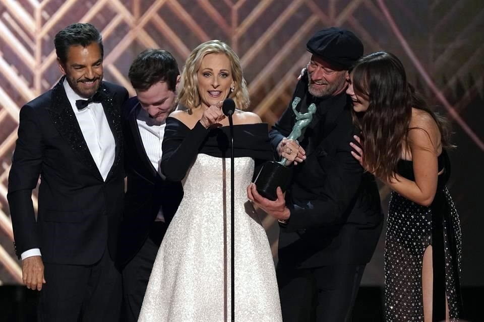 La película 'CODA: Señales del Corazón', donde participa el mexicano Eugenio Derbez, ganó el premio principal en la gala de los SAG Awards.