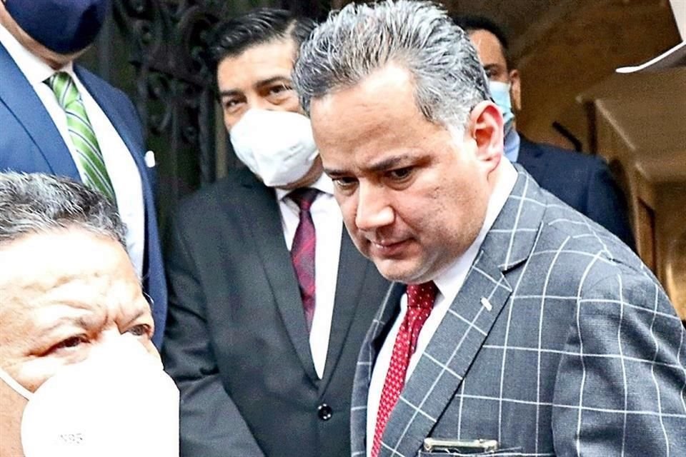 Santiago Nieto salió de la Fepade bajo presiones.