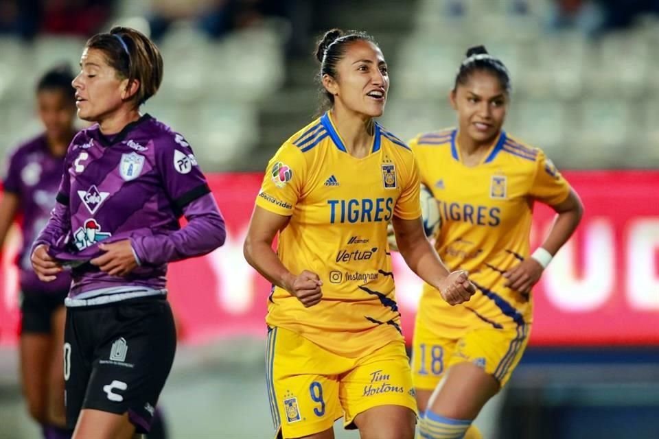 Stephany Mayor abrió el marcador al minuto 41 en el Estadio Hidalgo.