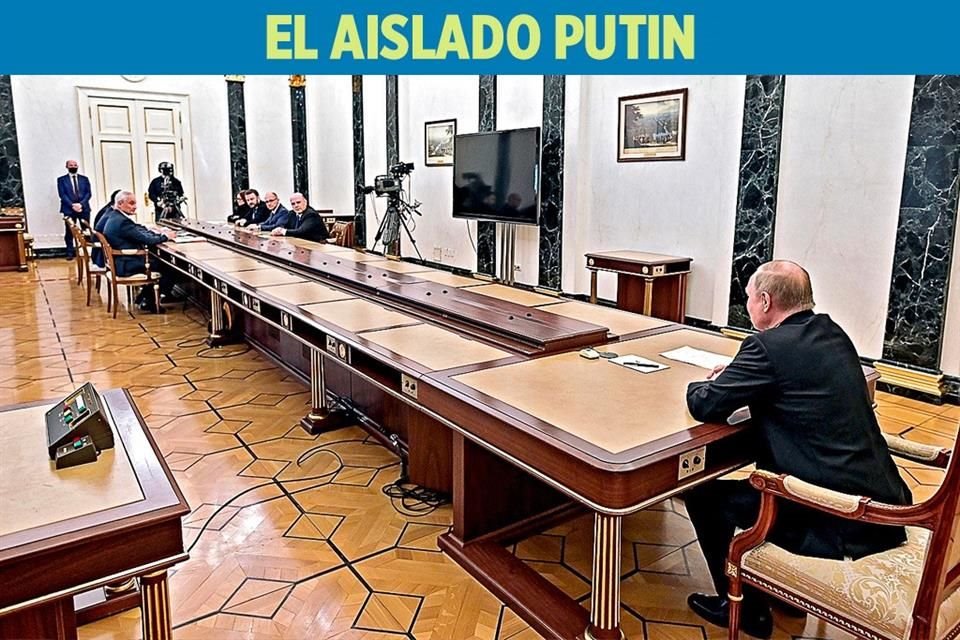 Además del aislamiento mundial, el Presidente ruso se aisla a sí mismo, manteniendo una distancia en sus reuniones de trabajo.