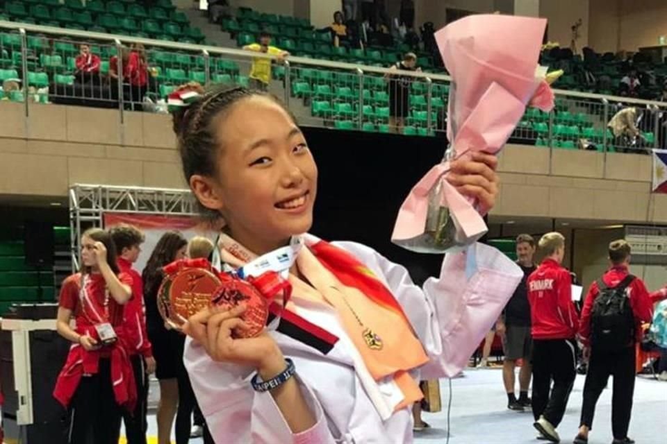 La regia Cecilia Lee disfruta el título mundial en China.