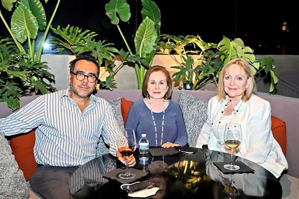 Javier Landín, Lorena Coindreau y Katy Eldridge