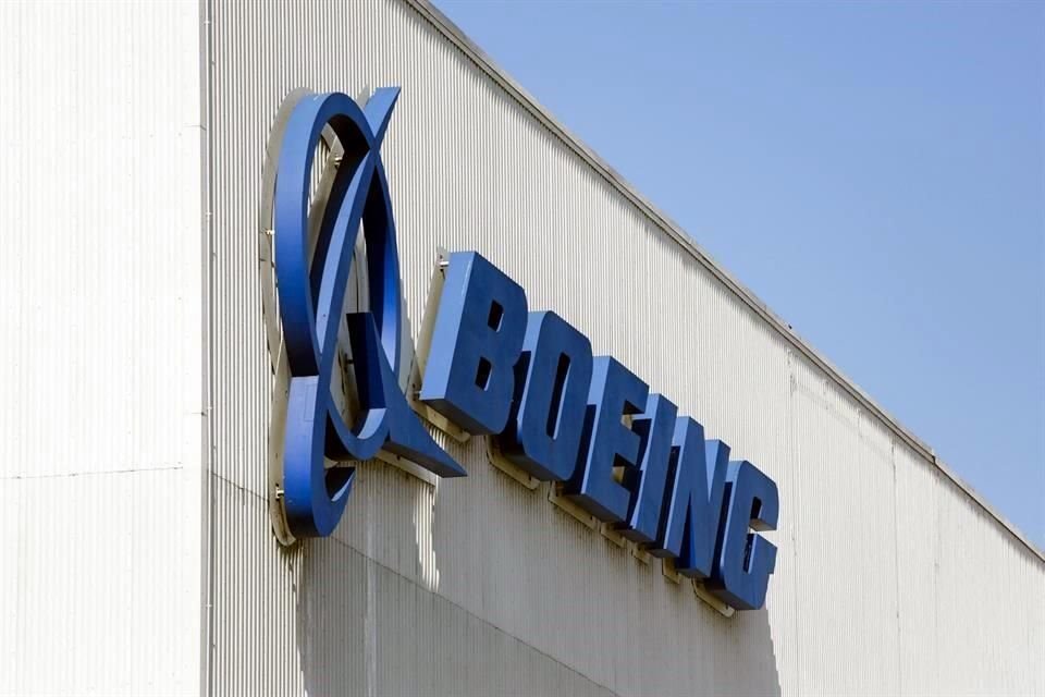 Boeing pretende 'proporcionar comunicaciones de banda ancha de alta velocidad a los consumidores dondequiera que se encuentren'. 