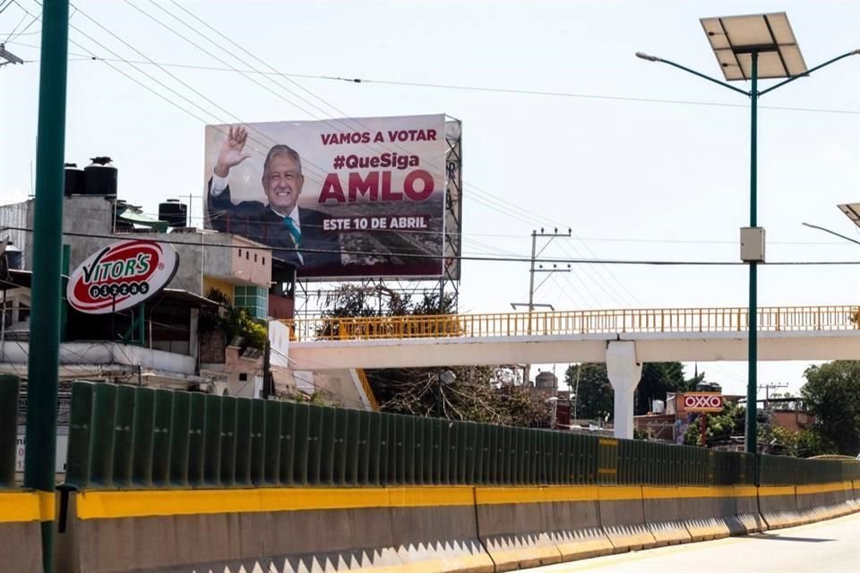 Los anuncios comenzaron a aparecer hace dos semanas, días antes de una visita del Presidente a la entidad.