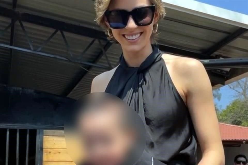 Samuel García difundió imágenes en las que aparece su esposa, Mariana Rodríguez, con el bebé del DIF Capullos, durante una sesión de equinoterapia en Santiago.