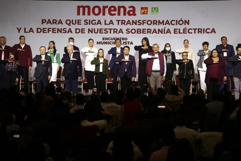 La cúpula de Morena en el arranque del encuentro municipalista.