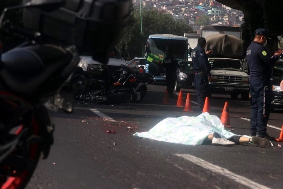 Un joven de 25 años murió atropellado esta mañana cuando conducía una moto sobre la México-Querétaro, a la altura de Cuautitlán Izcalli.