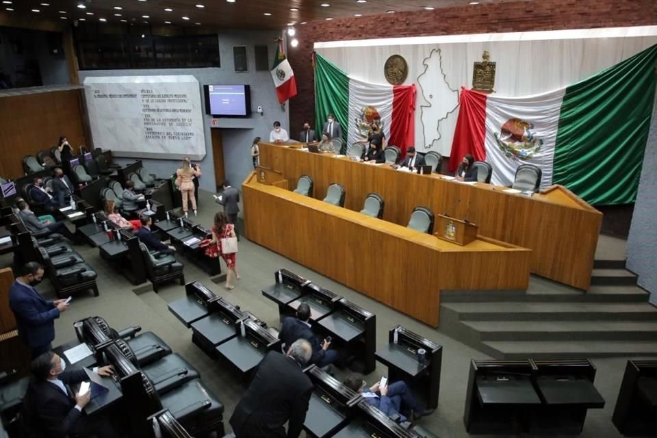 Luego de casi dos años, el Congreso local permitió el acceso al recinto, pero sólo a los medios de comunicación, tras cumplir con el protocolo sanitario.