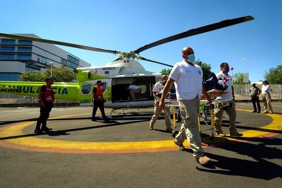 Llegada de un hospitalizado atlista a Guadalajara, luego de lo ocurrido en Querétaro.