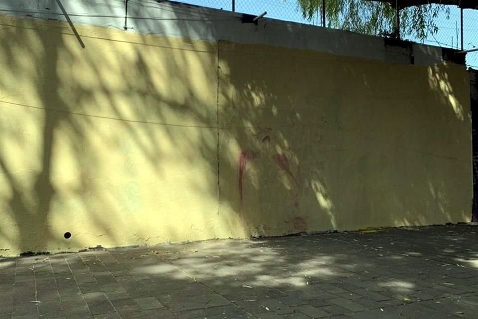 Ni un día duró el mural que contenía también mensajes de paz contra la violencia en el País, sobre todo hacia las mujeres.