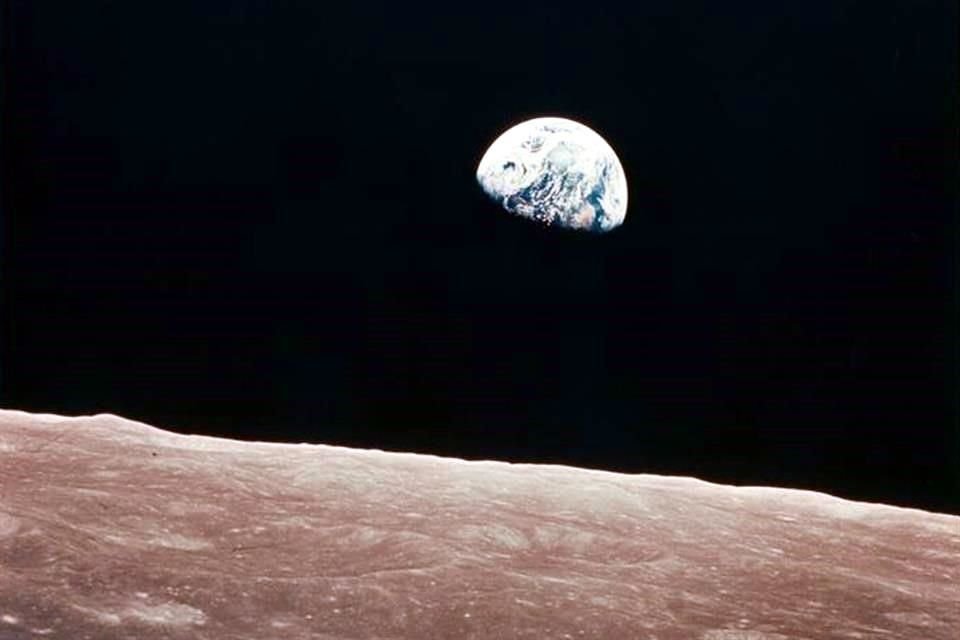 La Tierra desde la órbita lunar, imagen tomada por el astronauta del Apolo 8 William Anders, en 1968.