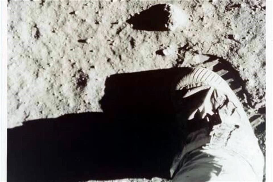 La huella de la bota del astronauta del Apolo 11 Buzz Aldrin en la superficie lunar, en 1969.