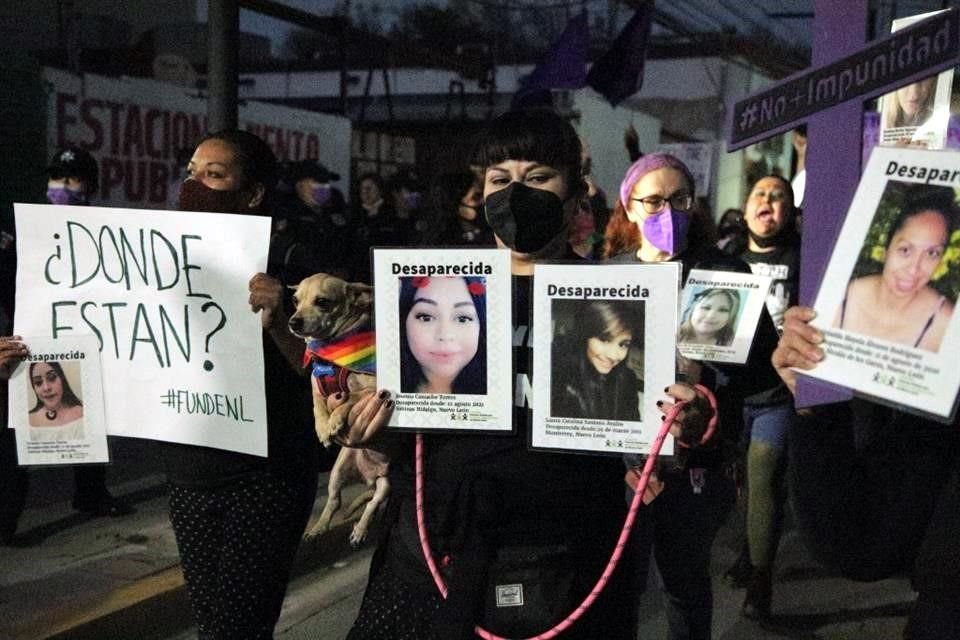 En la marcha participaron diversos contingentes.