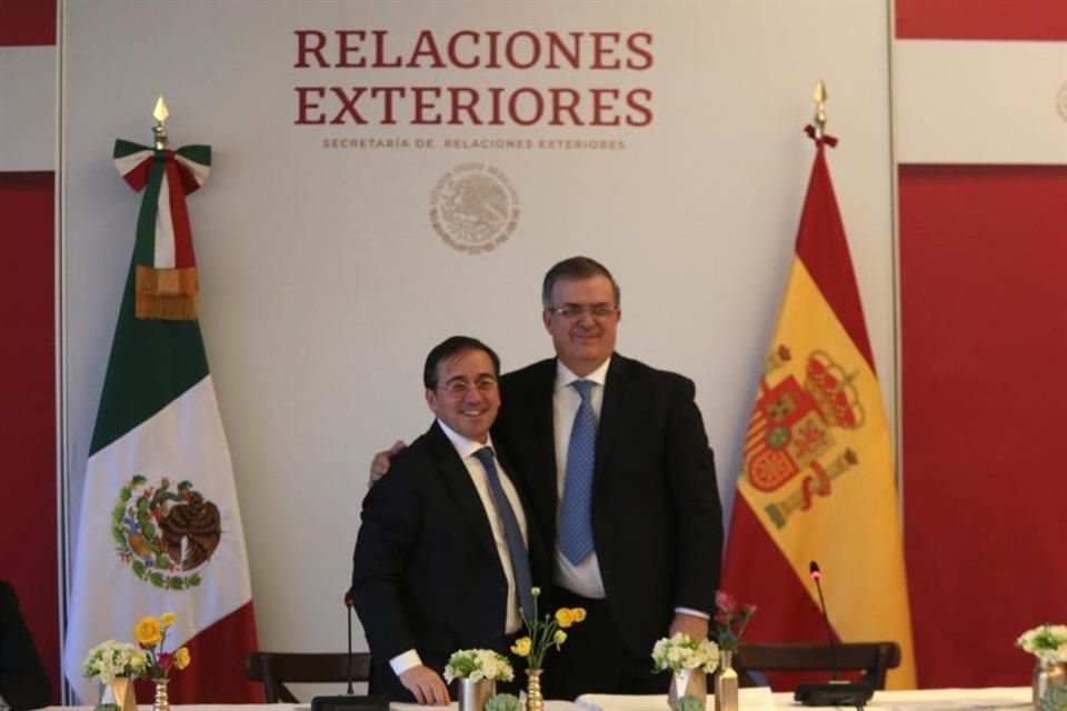 Los Cancilleres de España y México, respectivamente.