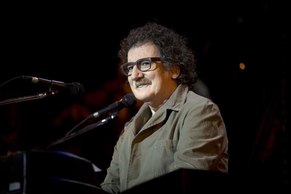 El ícono del rock argentino, Charly García, se encuentra hospitalizado debido a una quemadura en su pierna provocada por un accidente doméstico.