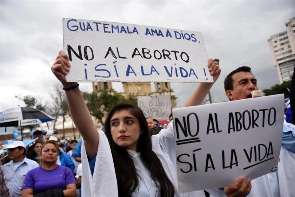 El Congreso de Guatemala archivó una polémica ley que endurecía las penas por aborto y prohibía el matrimonio homosexual.