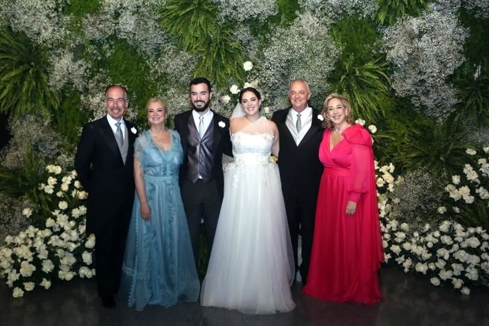 Daniel Villarreal Iglesias, Marcela Gómez de Santos, Adrián Santos Gómez, Viviana Villarreal Garza, Andrés Santos y Paulina Garza de Villarreal