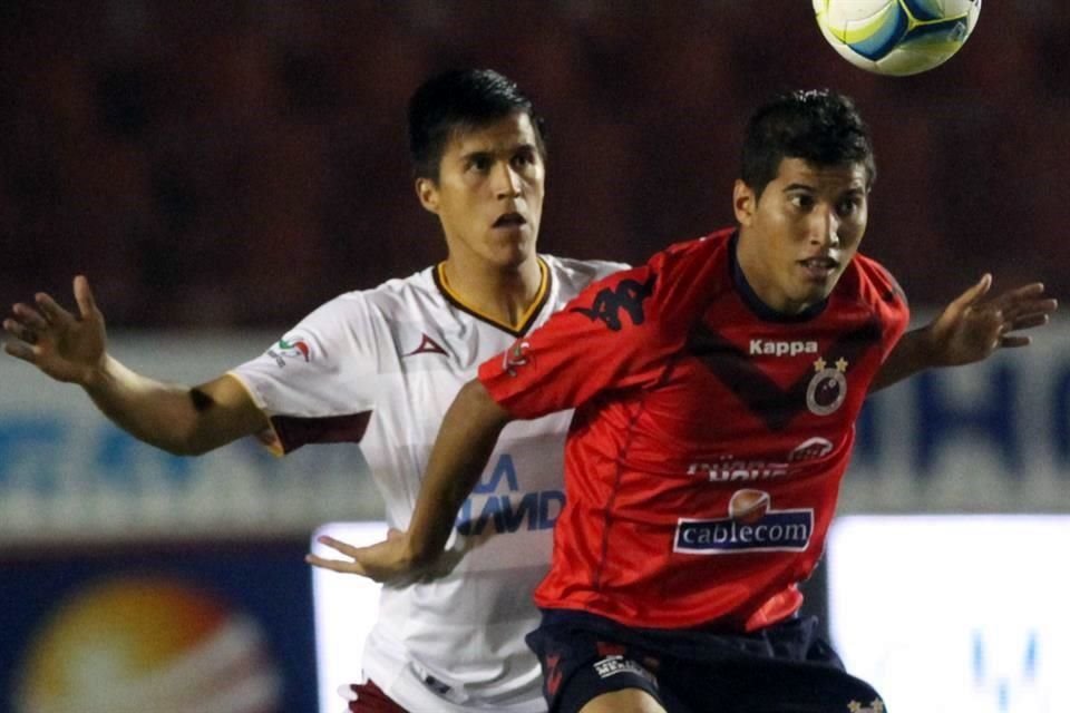 Quintero (de blanco) se retiró como futbolista profesional en el 2015.