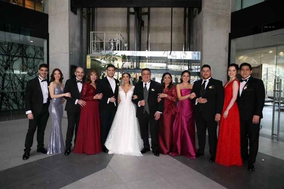 FAMILIARES DE LOS NOVIOS Alan Mathiew, Daniela de la Fuente, Alvaro Mathiew Quirós, Graciela García de Mathiew, Alvaro Mathiew, Caro Ayala Mata y Luis Roberto Ayala Pérez, María Teresa Mata de Ayala, 