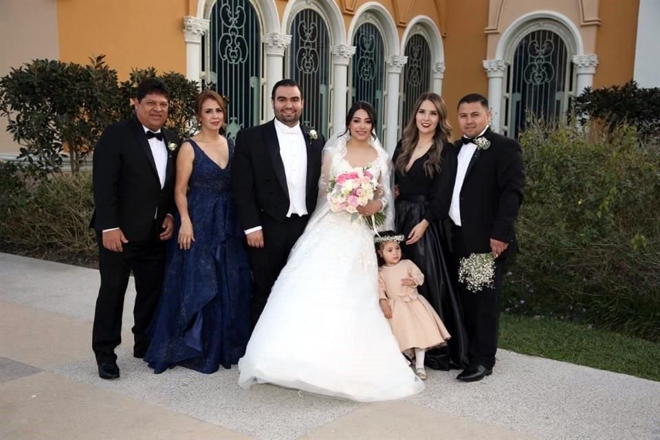 Rosendo Luna Ramírez, María del Refugio González García, Diego Alonzo Martínez McDonald, Karla Luna González, Juany Cavazos, César Luna González y Zoe Valentina Luna
