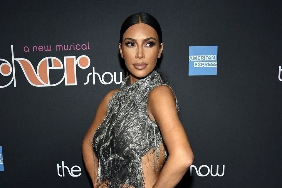 Kim Kardashian fue duramente criticada en redes por decir que las mujeres deben 'levantarse y ponerse a trabajar'.