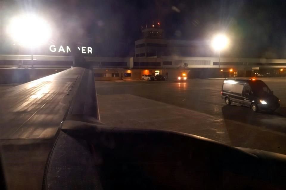 Avión de FA que lleva insumos a Rumania y que regresará con mexicanos que huyeron de Ucrania hizo ajuste en su ruta por mal clima en Canadá.