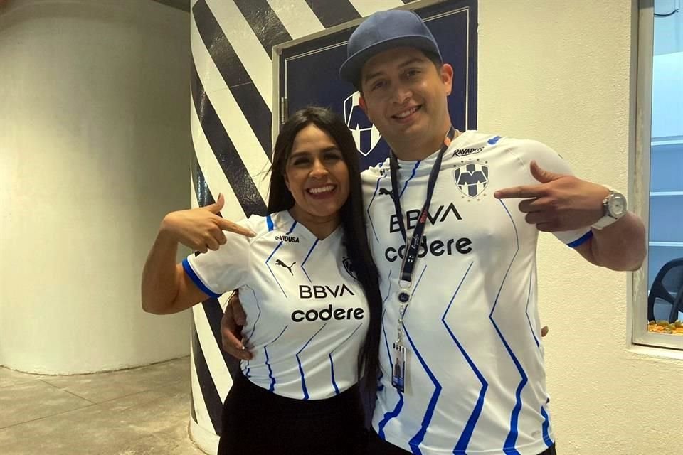 La afición usó el jersey blanco para acudir a ver a sus Rayados.