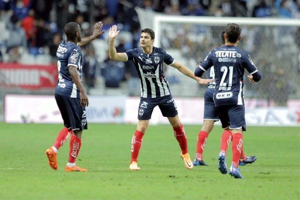 Stefan Medina aprovechó una jugada a balón parado y remató de cabeza, anotando el 1-0 al 18'.