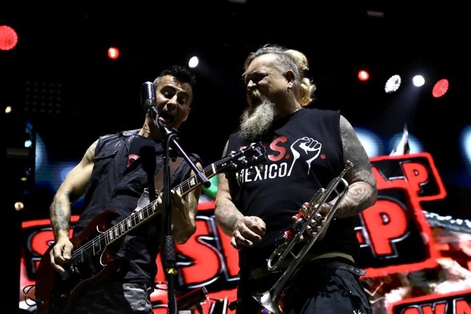 El grupo agradeció a sus fans mexicanos por el recibimiento tras haber pausado su gira por el brote pandémico de Covid-19.